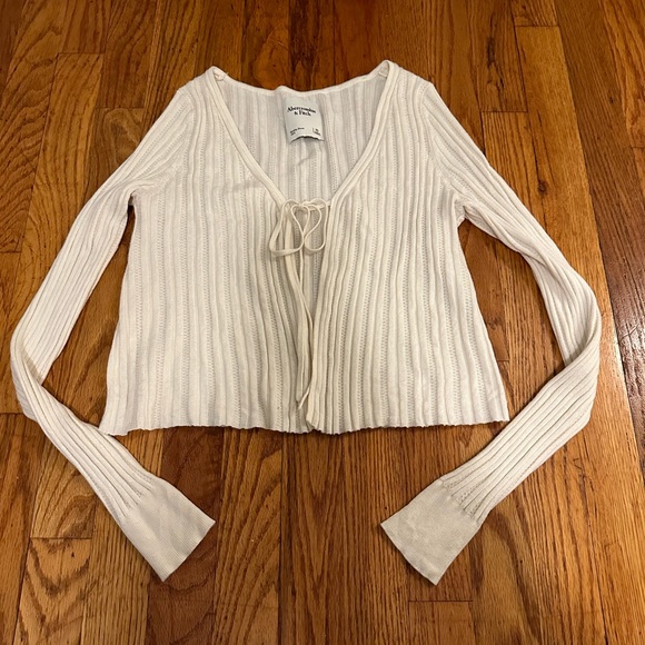 Abercrombie & Fitch Sweaters - Abercrombie & Fitch cream texture sweater with tie front